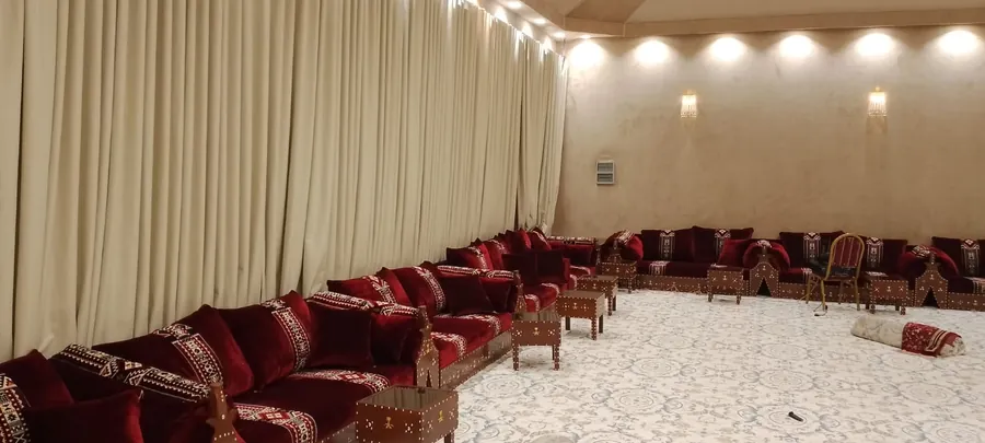 جلسة عربية بستائر كريمية